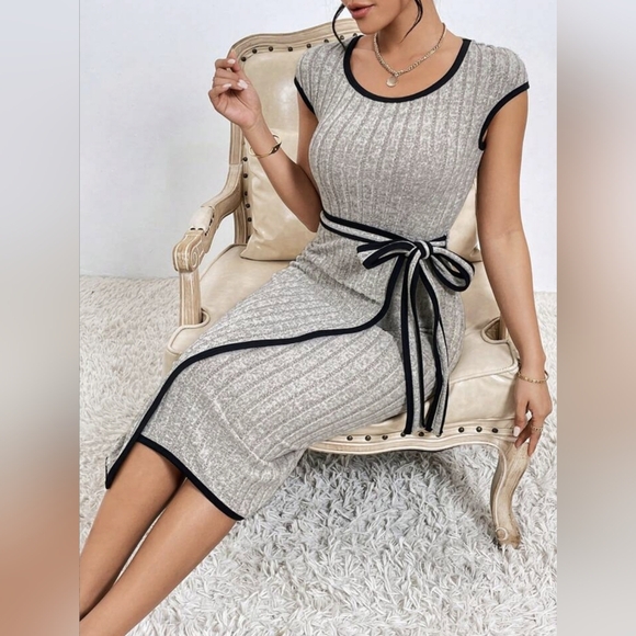 Contrast Binding Belted Bodycon Dress - Picture 4 of 9